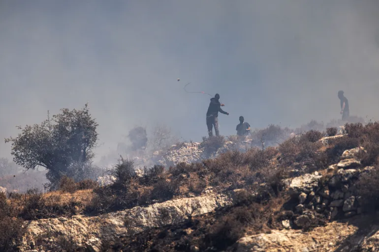 اعتداءات المستوطنين بالضفة تتَّسع وتستنزف سبل عيش الفلسطينيين