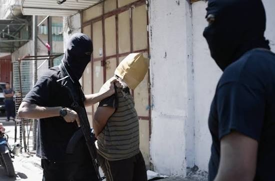 اعتقال 4 عملاء للاحتلال في غزة كانوا يخططون لعمليات خطف
