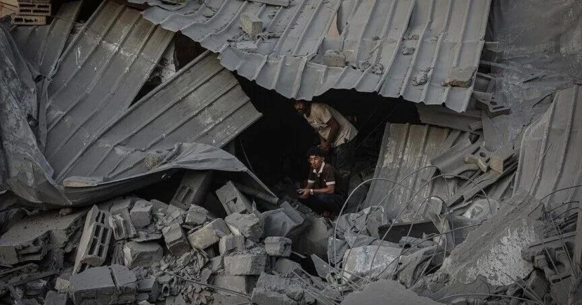الدفاع المدني: آلاف الجثث تحت الأنقاض وحفار واحد للبحث