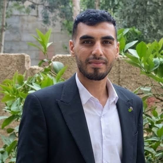 التربية تنعى المعلم ضياء أبو الروس وتدعو لوقف استهداف المعلمين بغزة