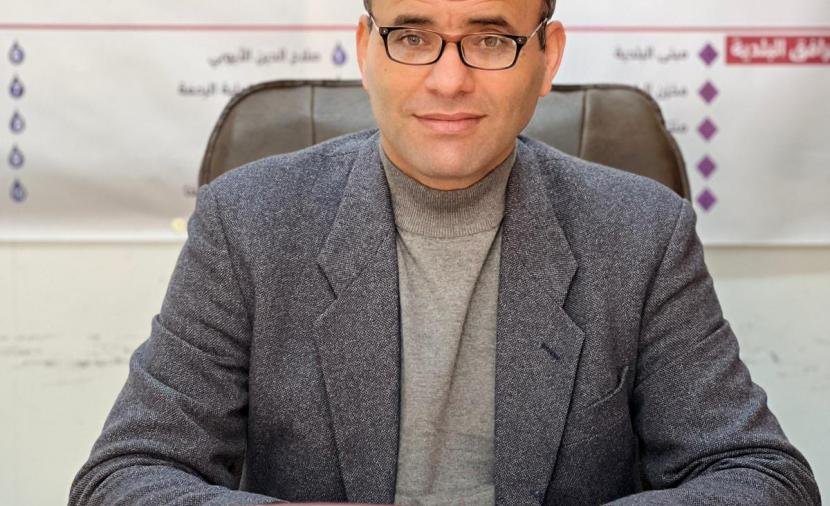بلدية المغازي تحذر من انهيار الخدمات وعزل ثلث المخيم