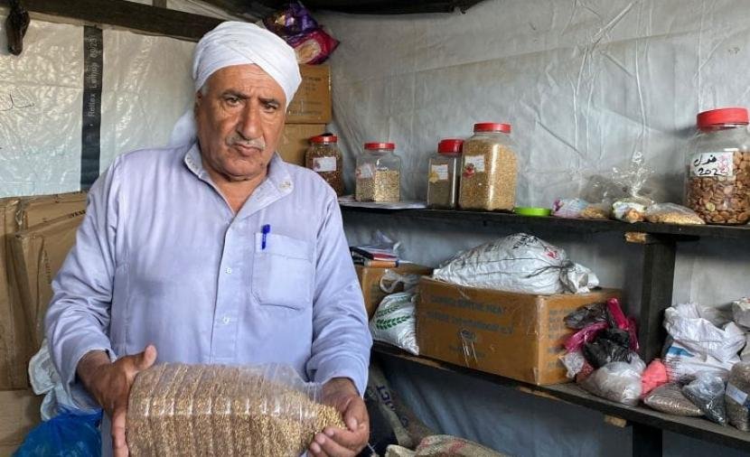 توزيع بذور بلدية مجاناً على 42 مزارعاً في القرارة