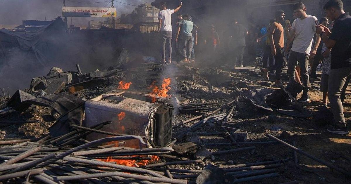 غارات إسرائيلية تقتل أربعة مواطنين وتخترق وقف إطلاق النار
