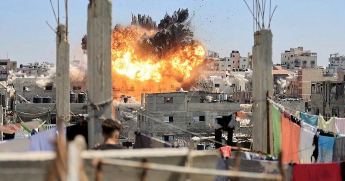 غارات إسرائيلية تصيب مدنيين في غزة