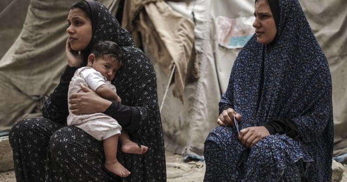 انقطاع كفالات الأيتام يفاقم معاناة الأرامل في غزة
