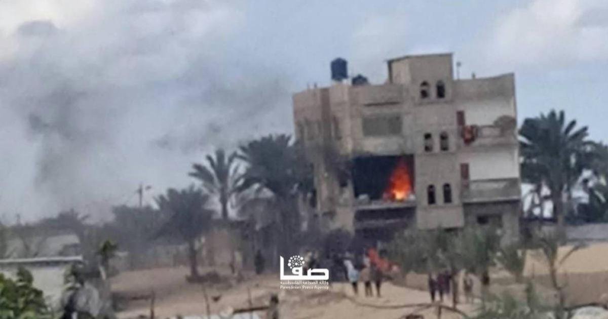 إصابة سبعة فلسطينيين بقصف مدفعي استهدف منزلاً في رفح