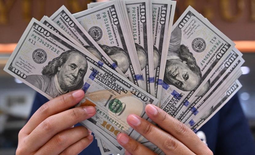 استقرار الدولار عند 2.98 شيكل وتفاوت أسعاره بين الصرافين