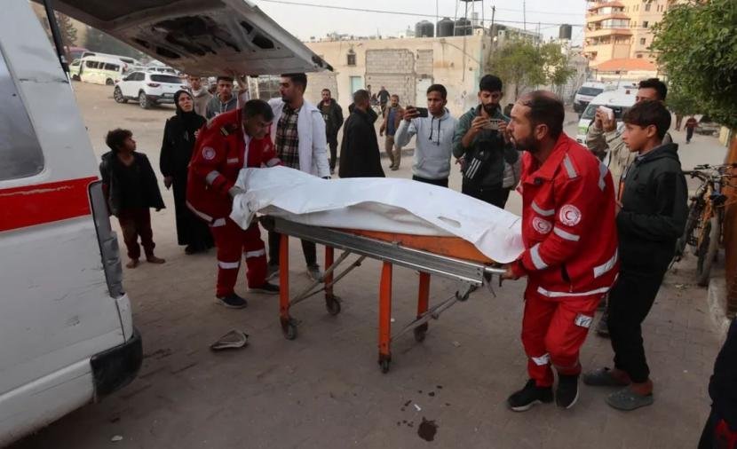 استشهاد أبو دقة وأبو أسد متأثرَين بجراحهما في خان يونس ودير البلح