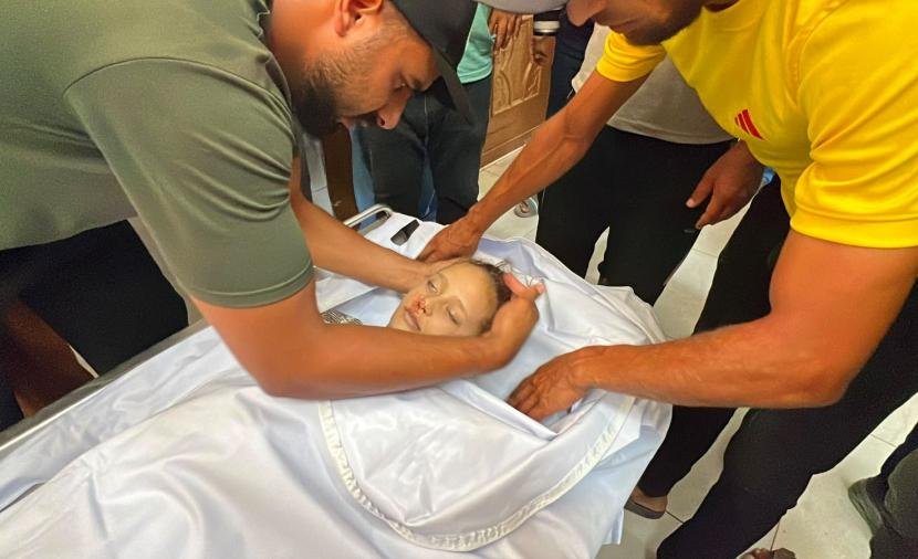 استشهاد الطفلة آمال أبو خاطر متأثرة بجراحها في خان يونس