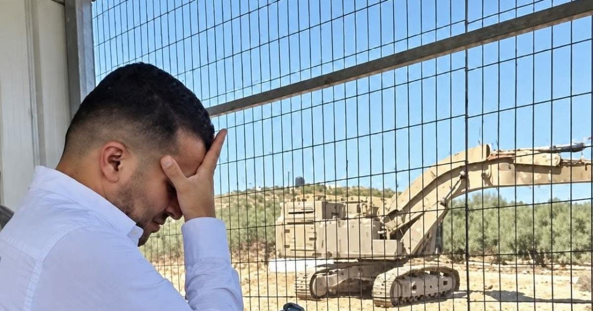 جرافات الاحتلال تقتلع ذاكرة المزارعين وتدمر آلاف الأشجار