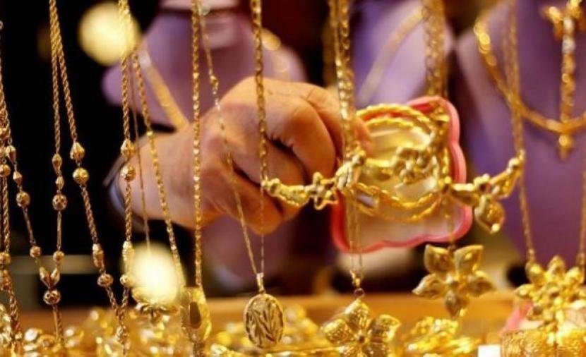 مباحث رفح تضبط متهمين بسرقة مصاغ ذهبي ومبالغ مالية