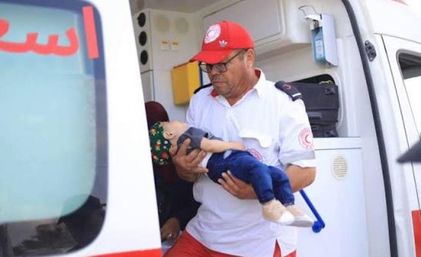 مغادرة 110 مرضى ومرافق من غزة عبر معبر رفح للعلاج
