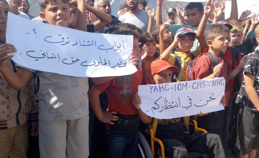 نازحو رفح يطالبون بإغاثة عاجلة قبل حلول الشتاء