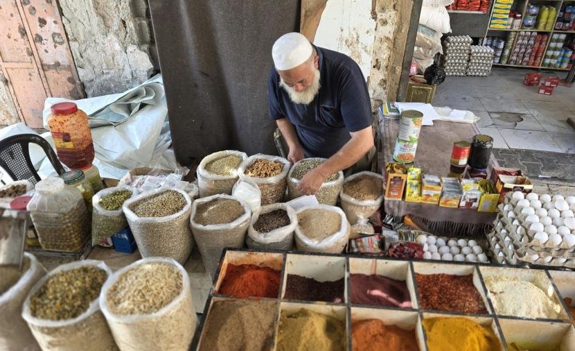 ترميم سوق الحبوب التاريخي بخان يونس وسط مخاطر أمنية