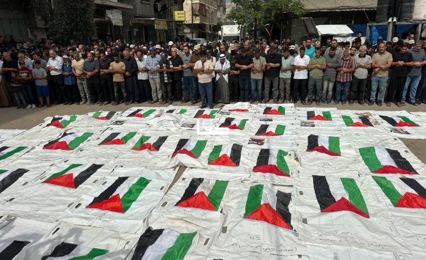 تشييع 43 شهيداً من أنقاض برج المهندسين في النصيرات