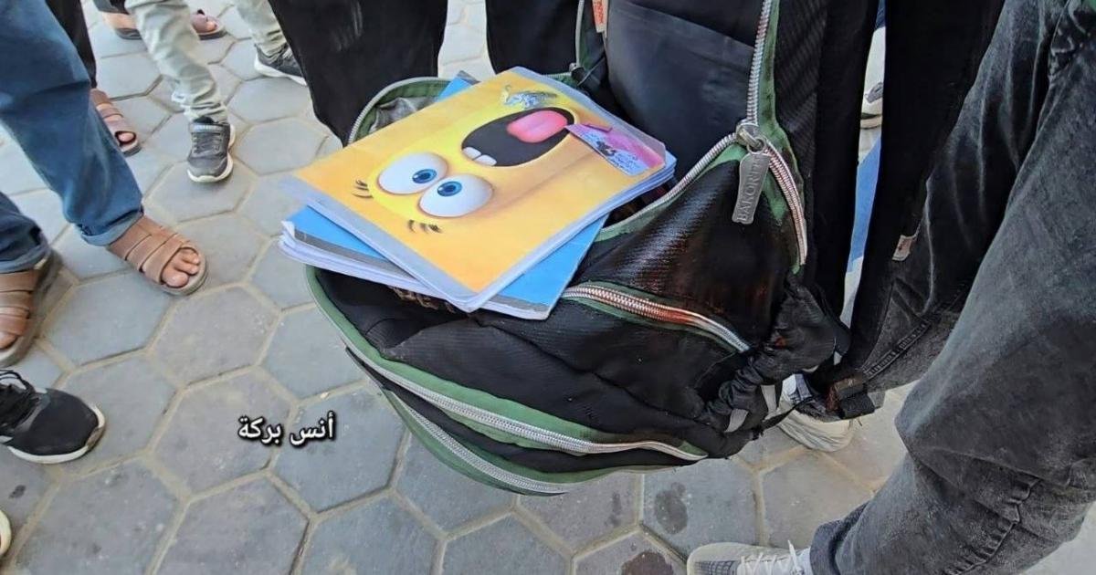 وداع طفل استشهد في طريقه للمدرسة بدير البلح وسط غزة