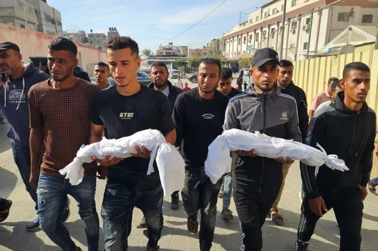 وفاة رضيعتين وإصابة امرأة بحريق خيمة في خان يونس